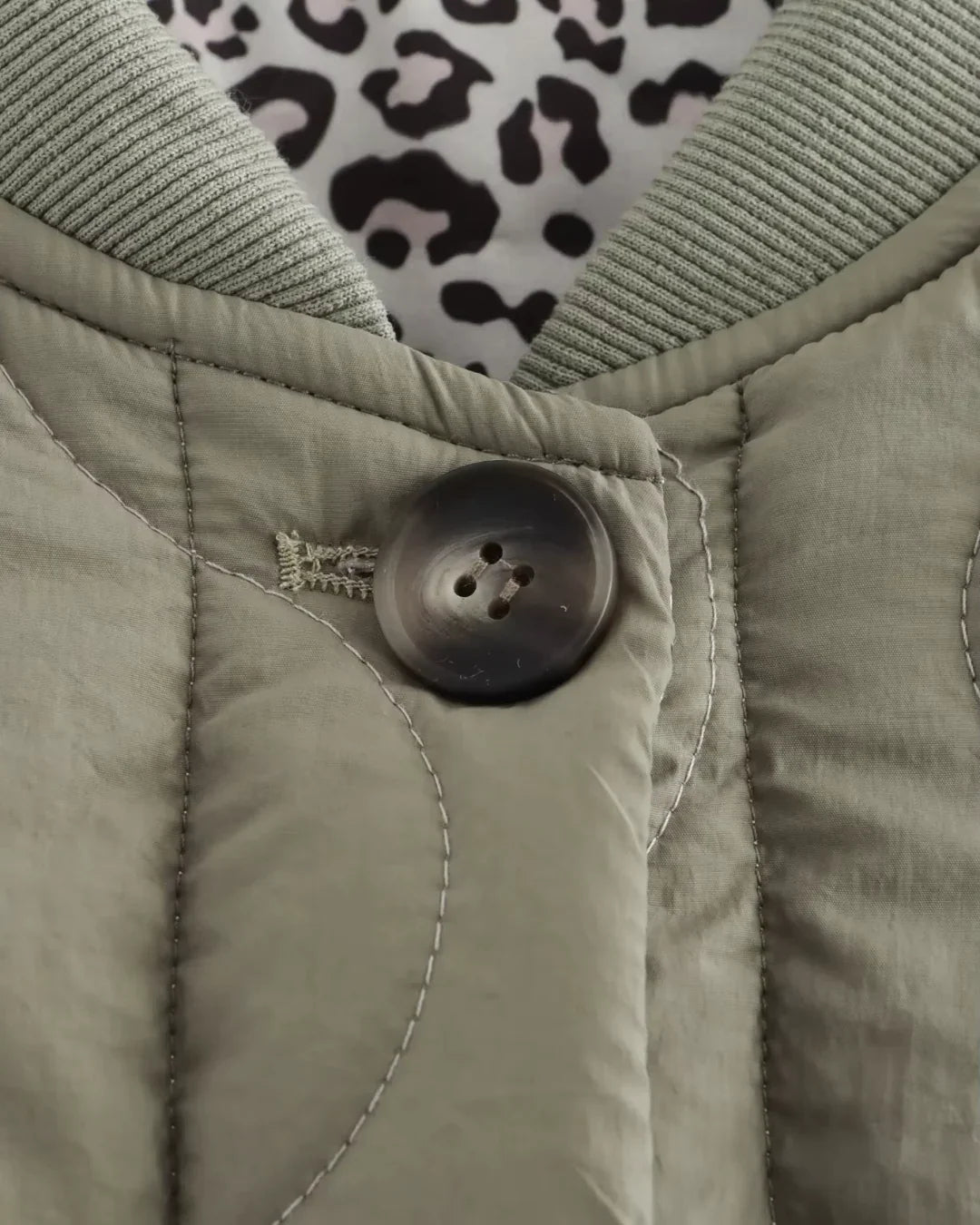 Brigitte Bordeaux | Veste matelassée chaude avec détail léopard