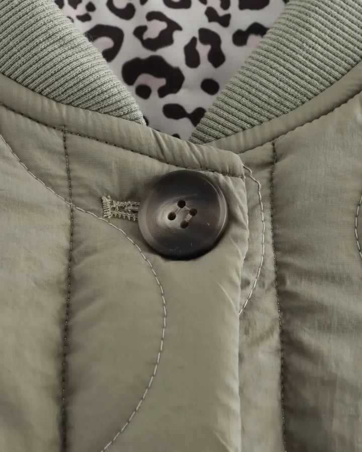 Brigitte Bordeaux | Veste matelassée chaude avec détail léopard